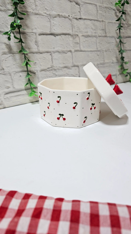 شکلات خوری سرامیکی طرح گیلاسی