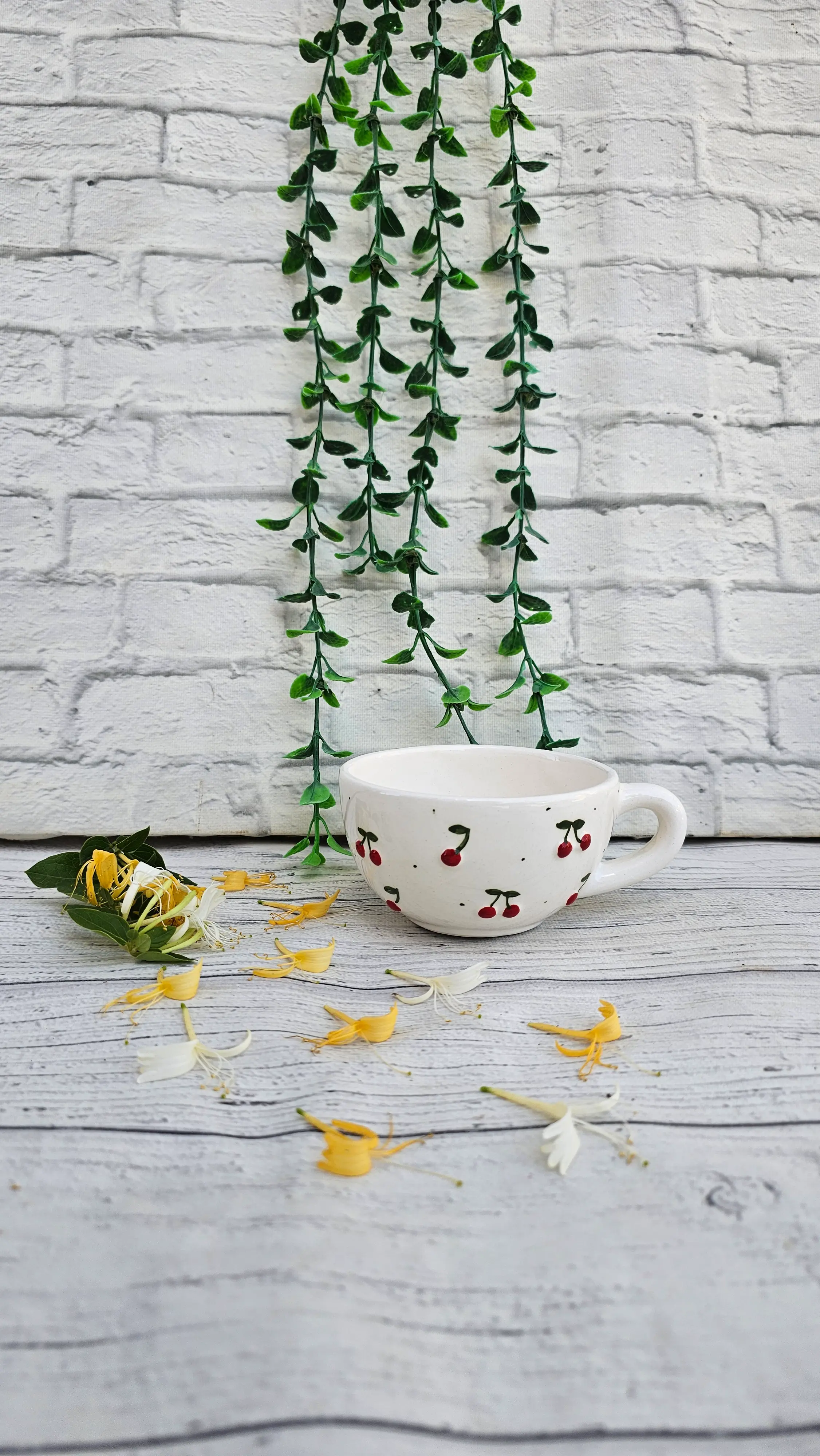 فنجان ساده طرح گیلاسی