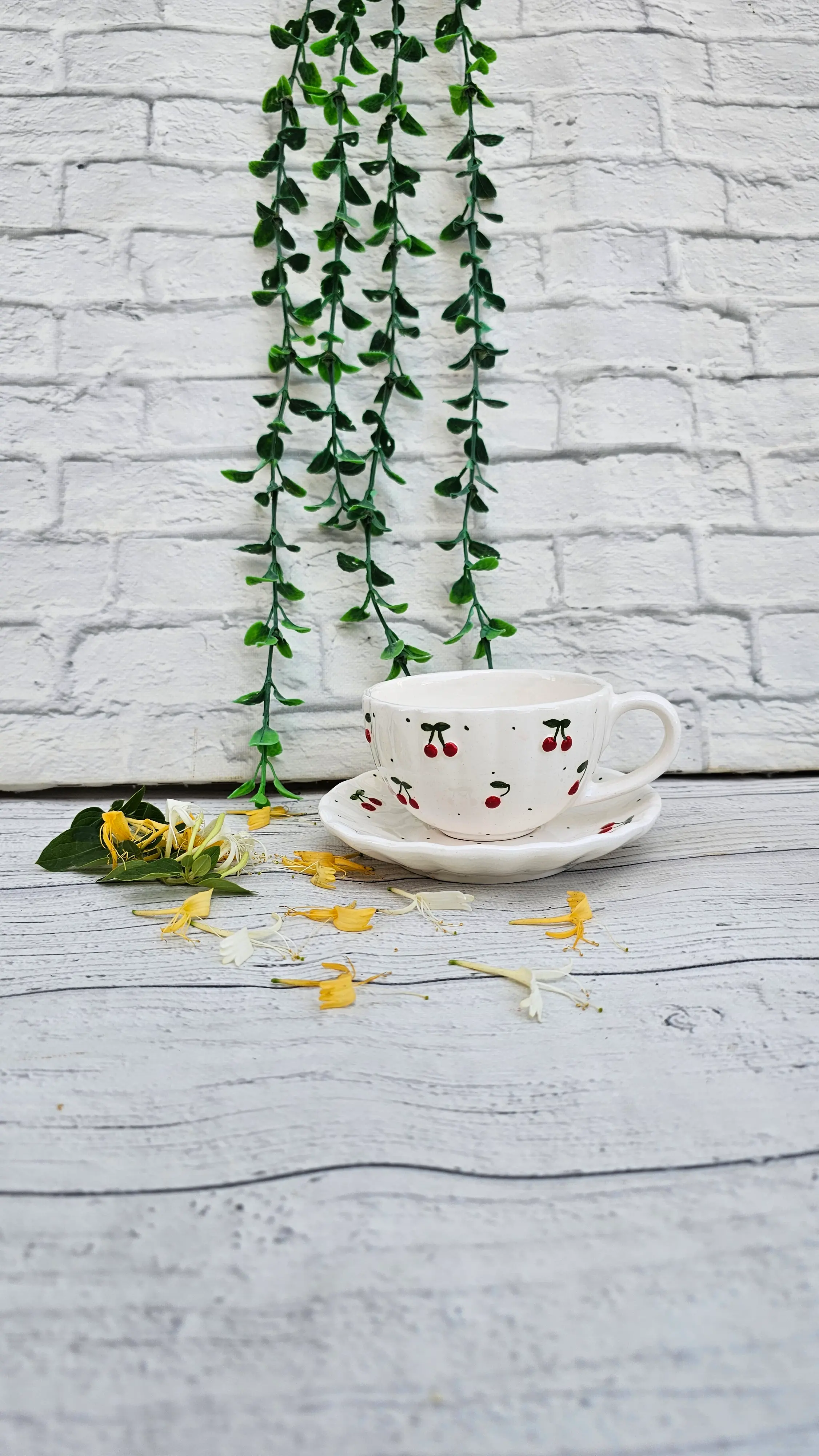 فنجان نعلبکی دالبری طرح گیلاسی