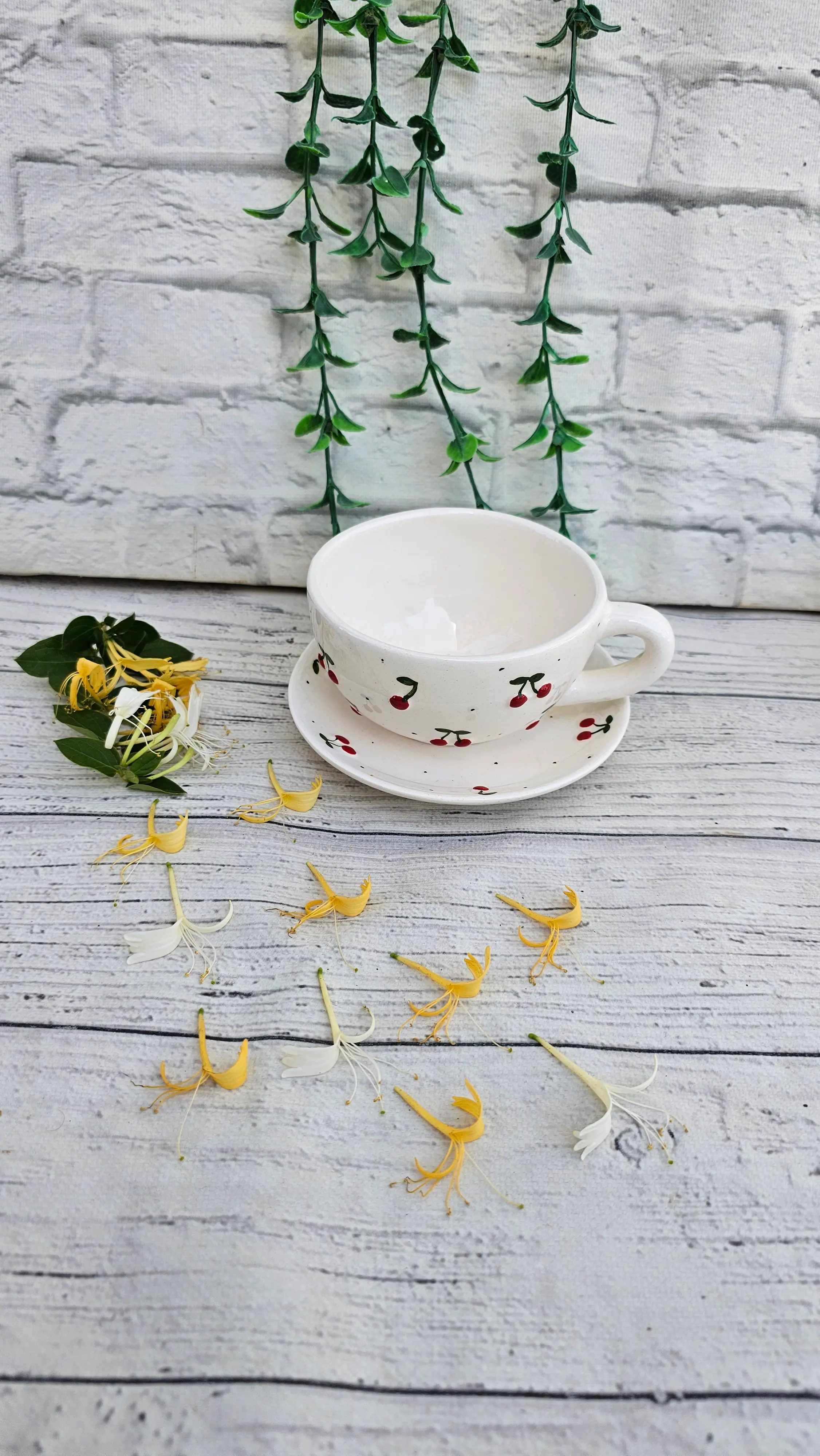 فنجان نعلبکی ساده طرح گیلاسی